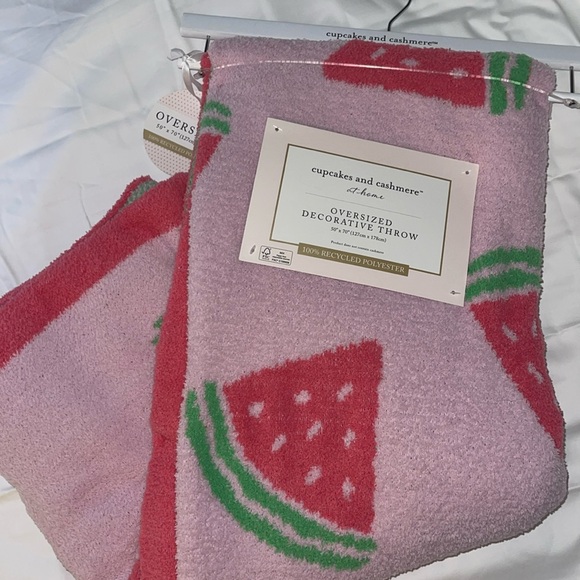 Cupcakes & Cashmere